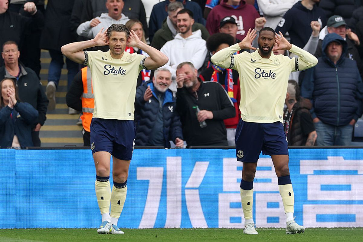 LONDON, ENGLAND - MAY 10: James Tarkowski of Everton celebrates scoring his team's first goal with teammate Beto during the Premier League match between Crystal Palace and Everton at Selhurst Park on May 10, 2026 in London, England. (Photo by Richard Pelham/Getty Images)