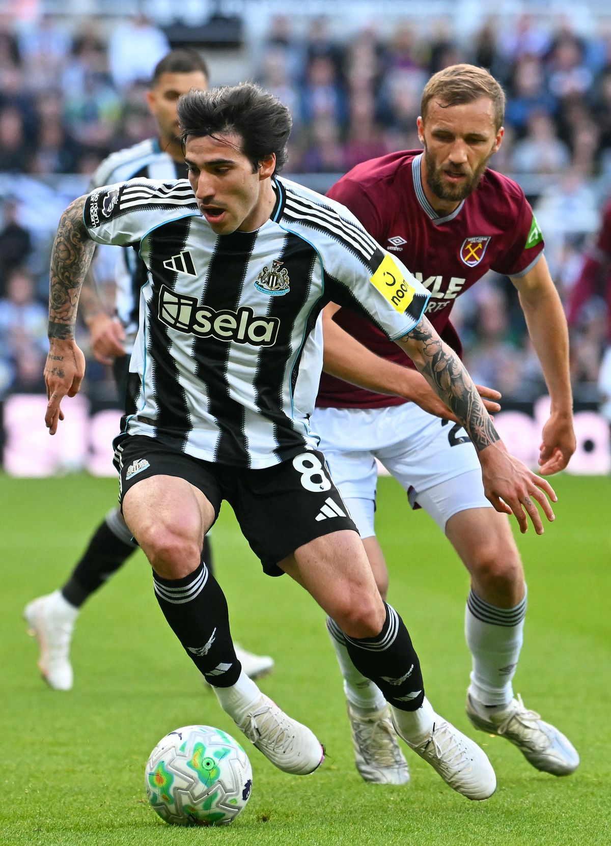 Newcastle United's Italian midfielder #08 Sandro Tonali (L) vies with West Ham United's Czech midfielder #28 Tomas Soucek (R) during the English Premier League football match between Newcastle United and West Ham United at St James' Park in Newcastle-upon-Tyne, north east England on May 17, 2026.