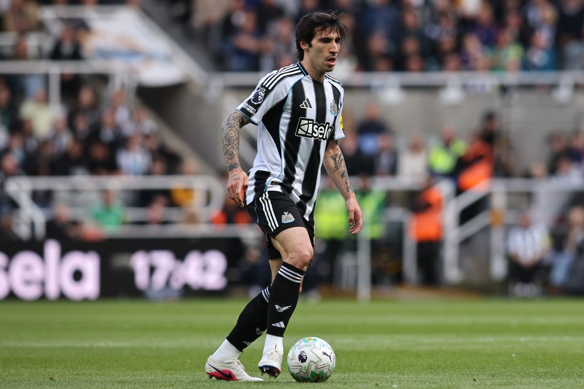 Newcastle United midfielder Sandro Tonali