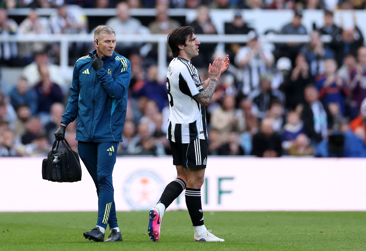 Sandro Tonali of Newcastle United applauds the fans as he walks off the pitch with an injury during the Premier League match between Newcastle United and West Ham United at St James' Park
