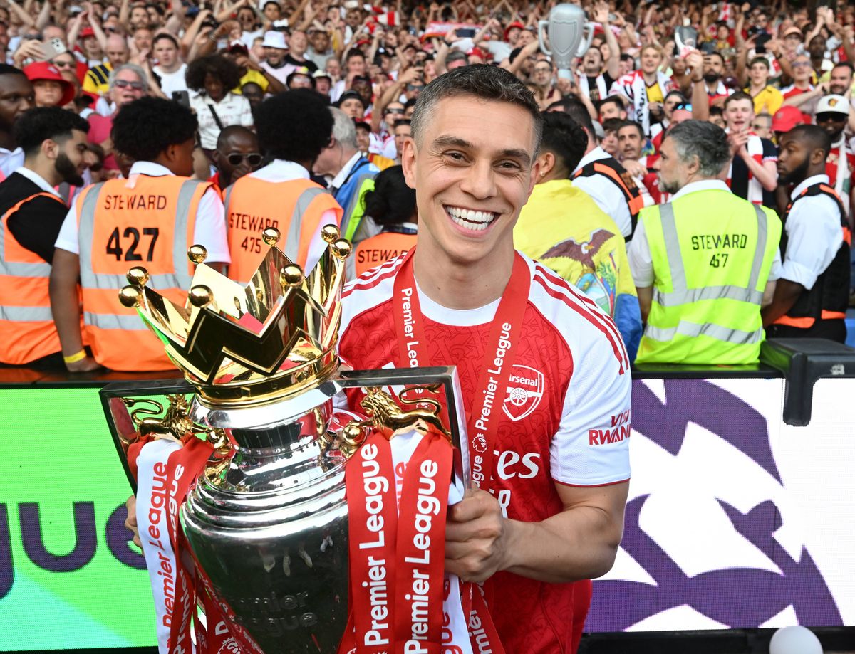 Leandro Trossard with the Premier League trophy