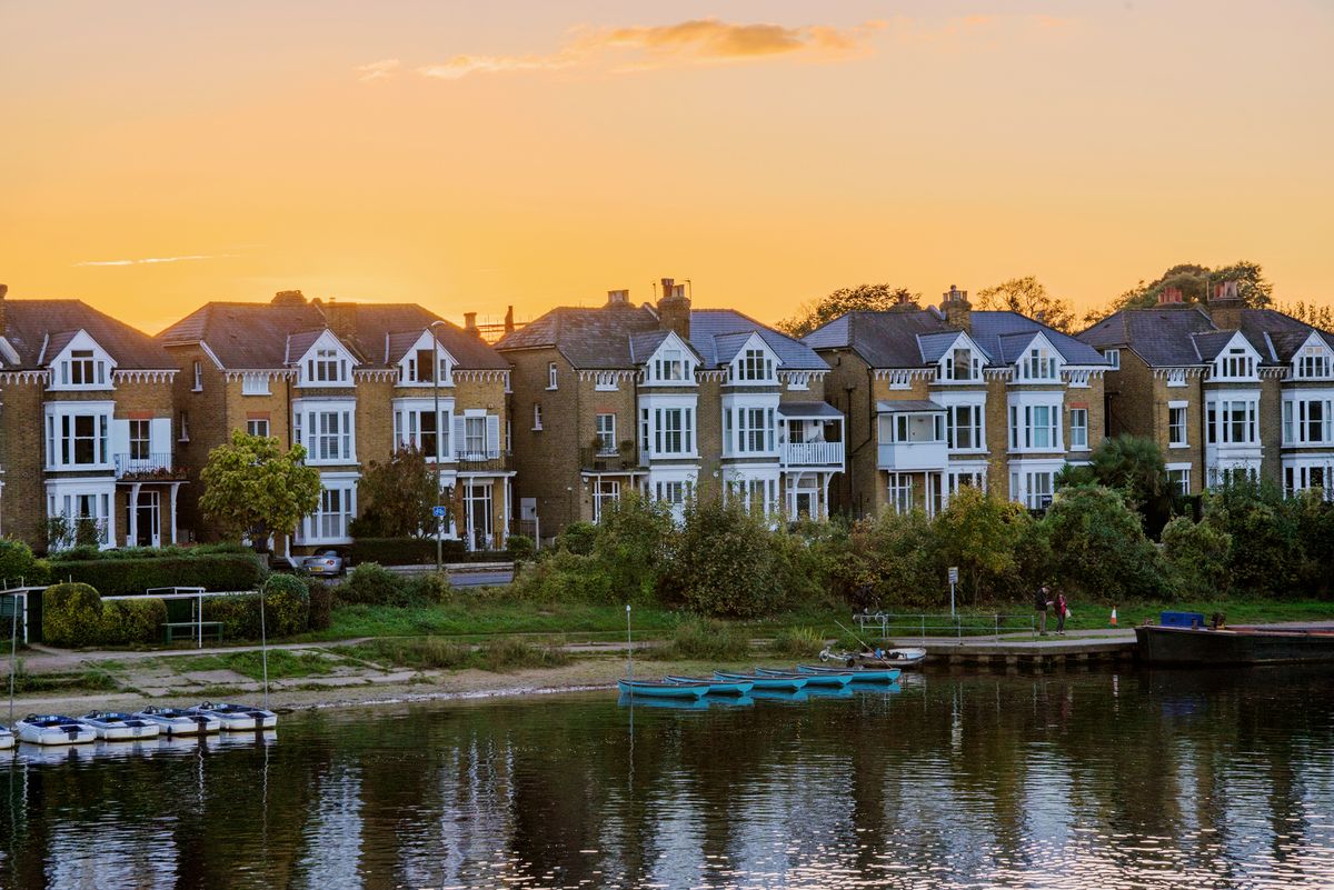 Riverside Houses in Richmond Upon Thames