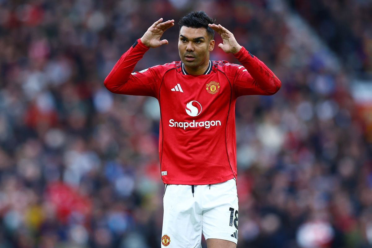 Casemiro reacts