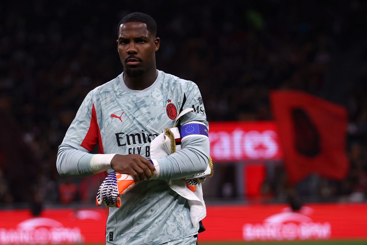 AC Milan goalkeeper Mike Maignan is back on Chelsea's transfer radar