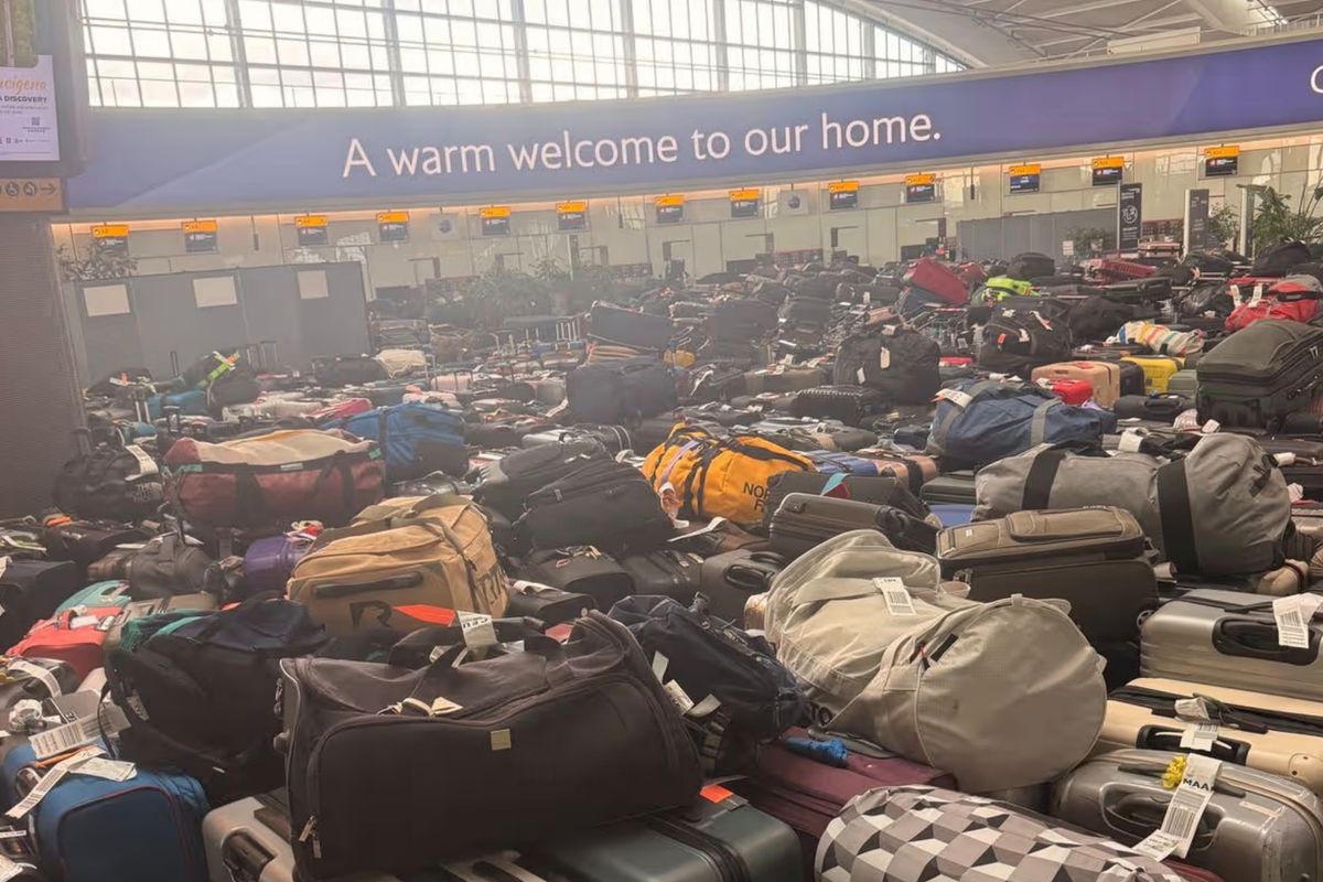 Hundreds of bags were stuck in Terminal 5 when the baggage claim system went down