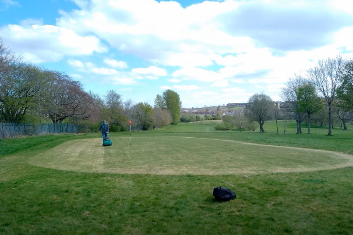 Keen golfers from Castlemilk have teamed up to revive the Linn Park course after it was closed by Glasgow City Council