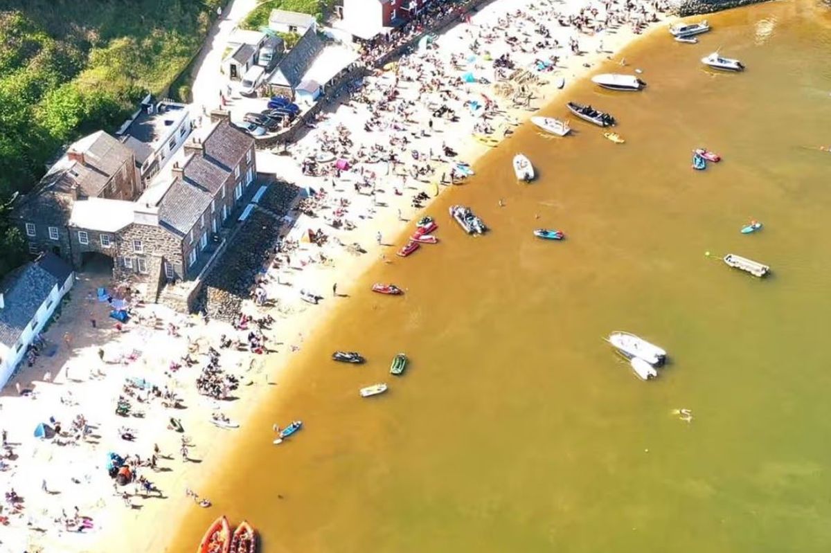 The sea turned brown at Porthdinllaen beach
