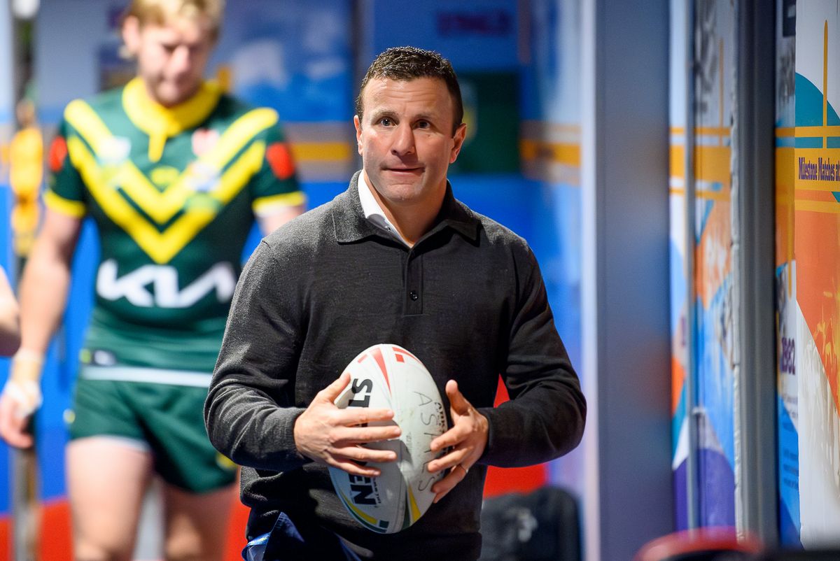 Willie Peters has pulled out of the race to be England's next head coach ahead of the Rugby League World Cup.