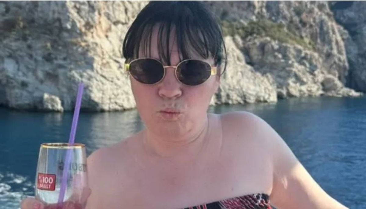 Mandi died after suffering a heart attack on holiday.