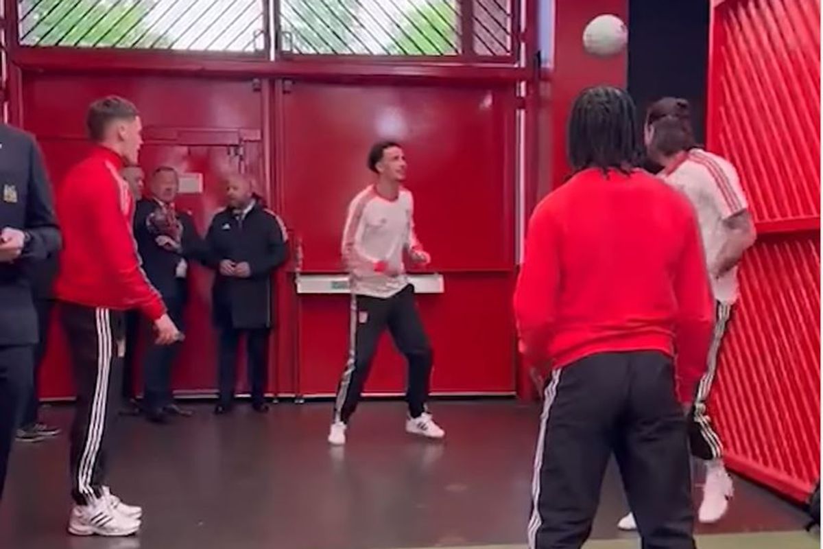 Liverpool players doing kick-ups in the tunnel at Old Trafford