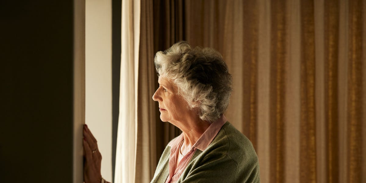 Early Warning Signs of Dementia, According to Experts