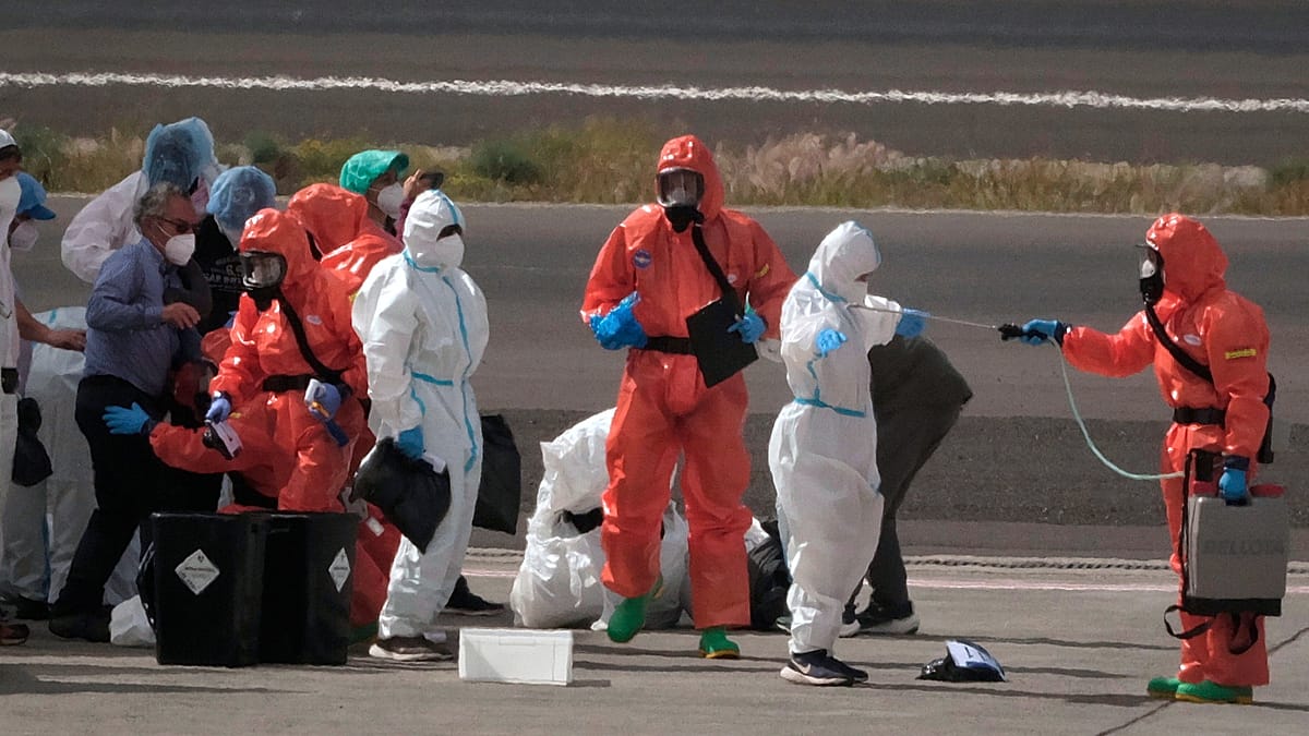 12 hospital workers quarantined after faulty procedure treating hantavirus patient
