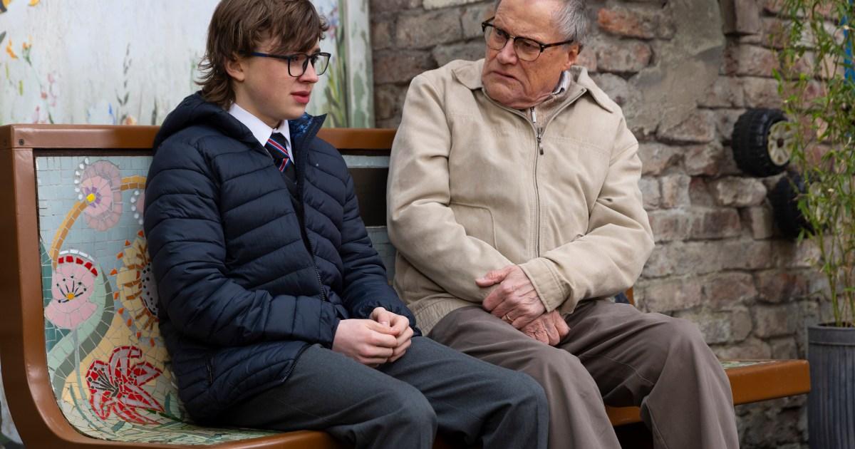 Roy targets a traumatised Sam in Coronation Street - but it's not what it seems | Soaps