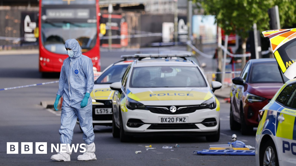 UK terrorism threat level raised to severe after Golders Green attack - BBC