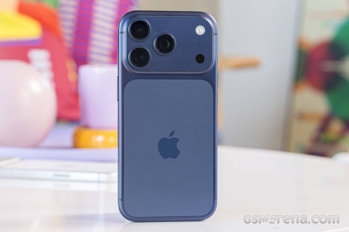 The rumored 20th anniversary iPhone design will be applied to both Pro models