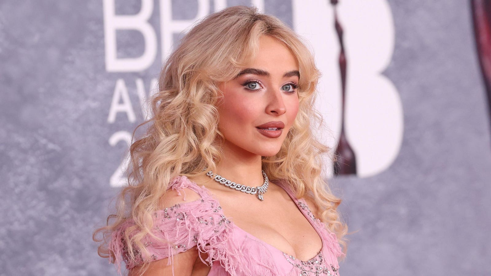 Sabrina Carpenter’s Breakout Albums Become Vinyl Bestsellers Again
