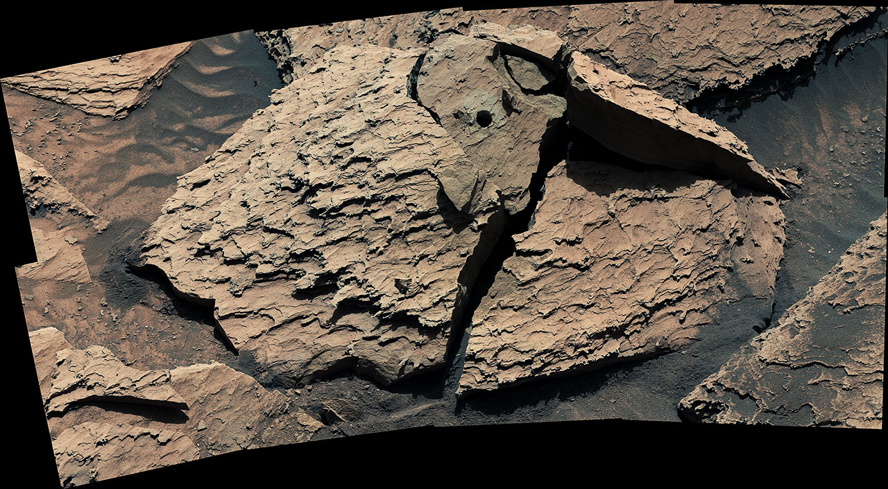 NASA's Curiosity Takes Close Look at Rock That Got Stuck on Drill