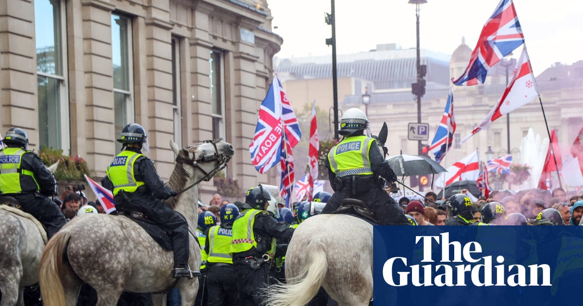 Far-right activists barred from UK before Tommy Robinson rally | Tommy Robinson