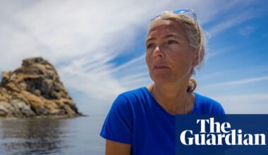 Maldives diver dies in operation to recover bodies of Italians from cave | Maldives