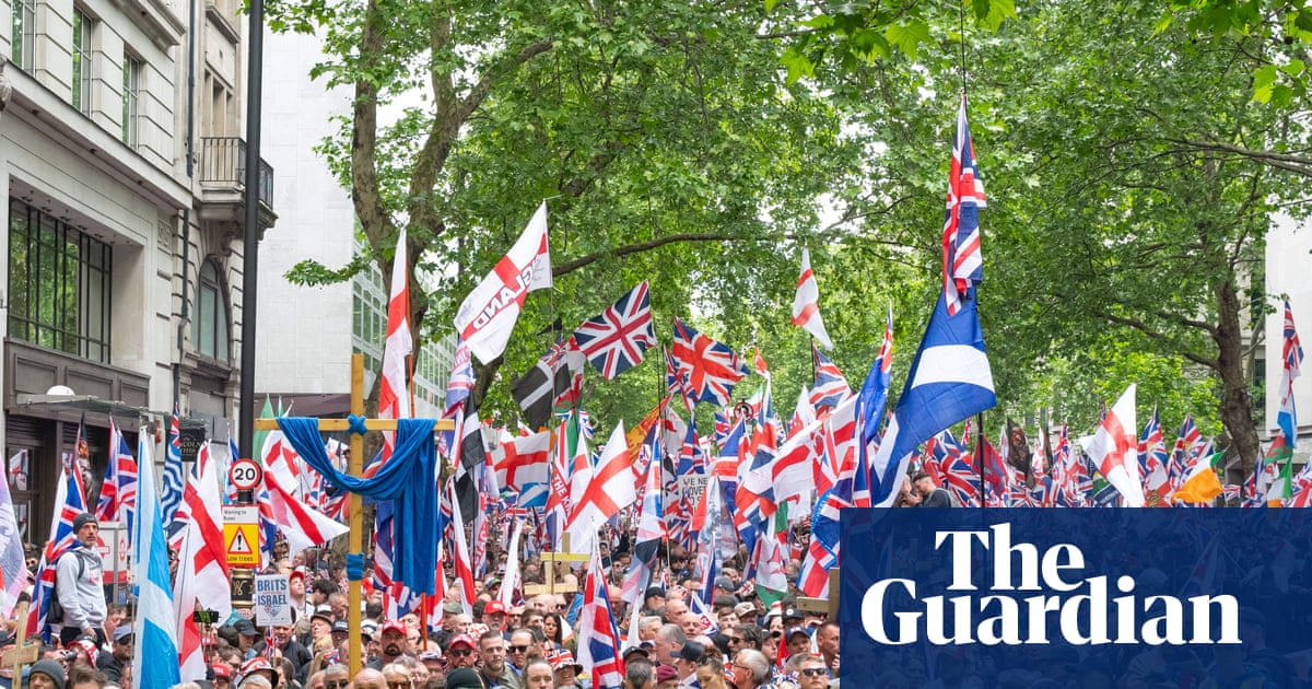 Police arrest 43 during Unite the Kingdom rally and pro-Palestine march in London | UK news