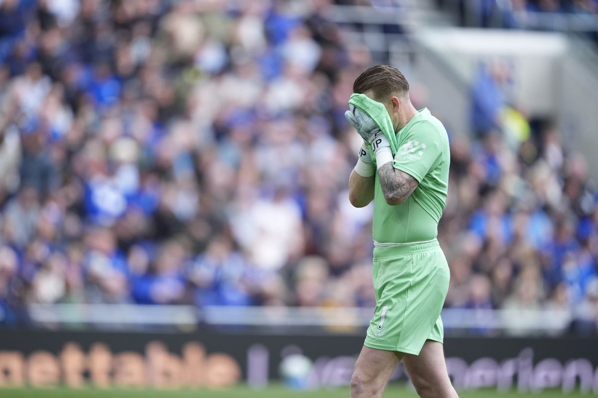 Jordan Pickford reacts after Sunderland scored at Hill Dickinson Stadium
