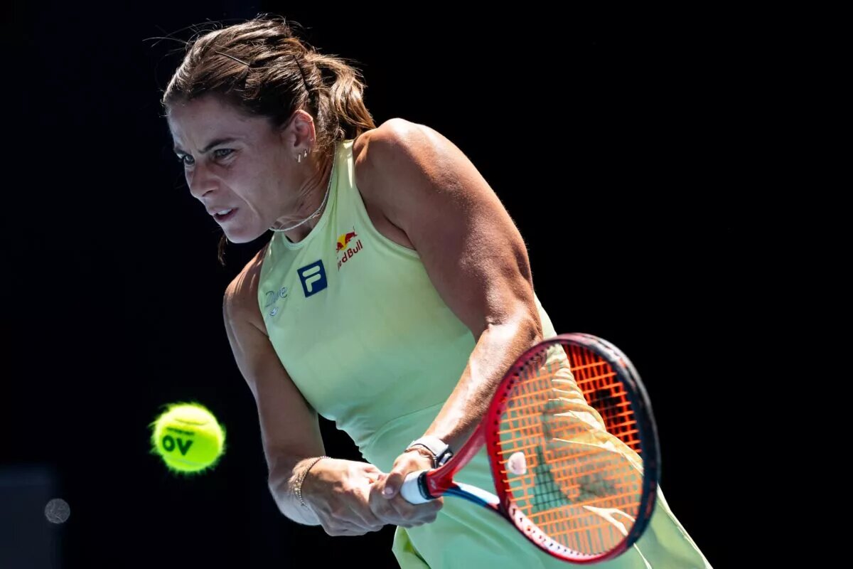 Emma Navarro in action ahead of WTA Doha.