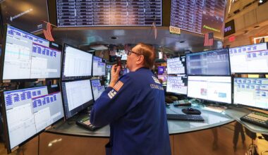 Mark Zandi puts U.S. recession odds at 40%, warns economy is 'on edge'