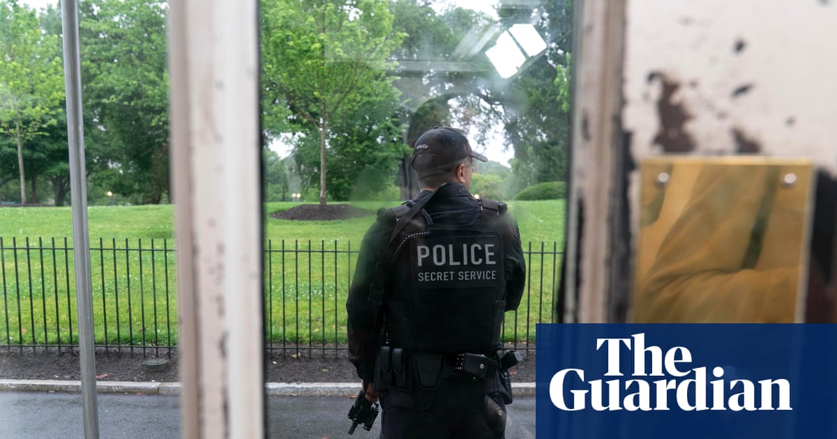 Suspected gunman dies after volley of gunshots heard near White House | Washington DC
