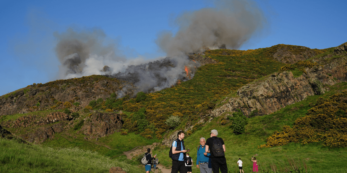 Arthur's Seat: Hikers flee iconic British landmark as emergency services tackle huge wildfire