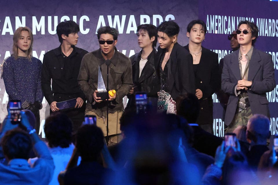 US-ENTERTAINMENT-MUSIC-AMA-SHOW