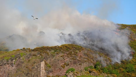 Fire breaks out near Arthur’s Seat in Edinburgh - video