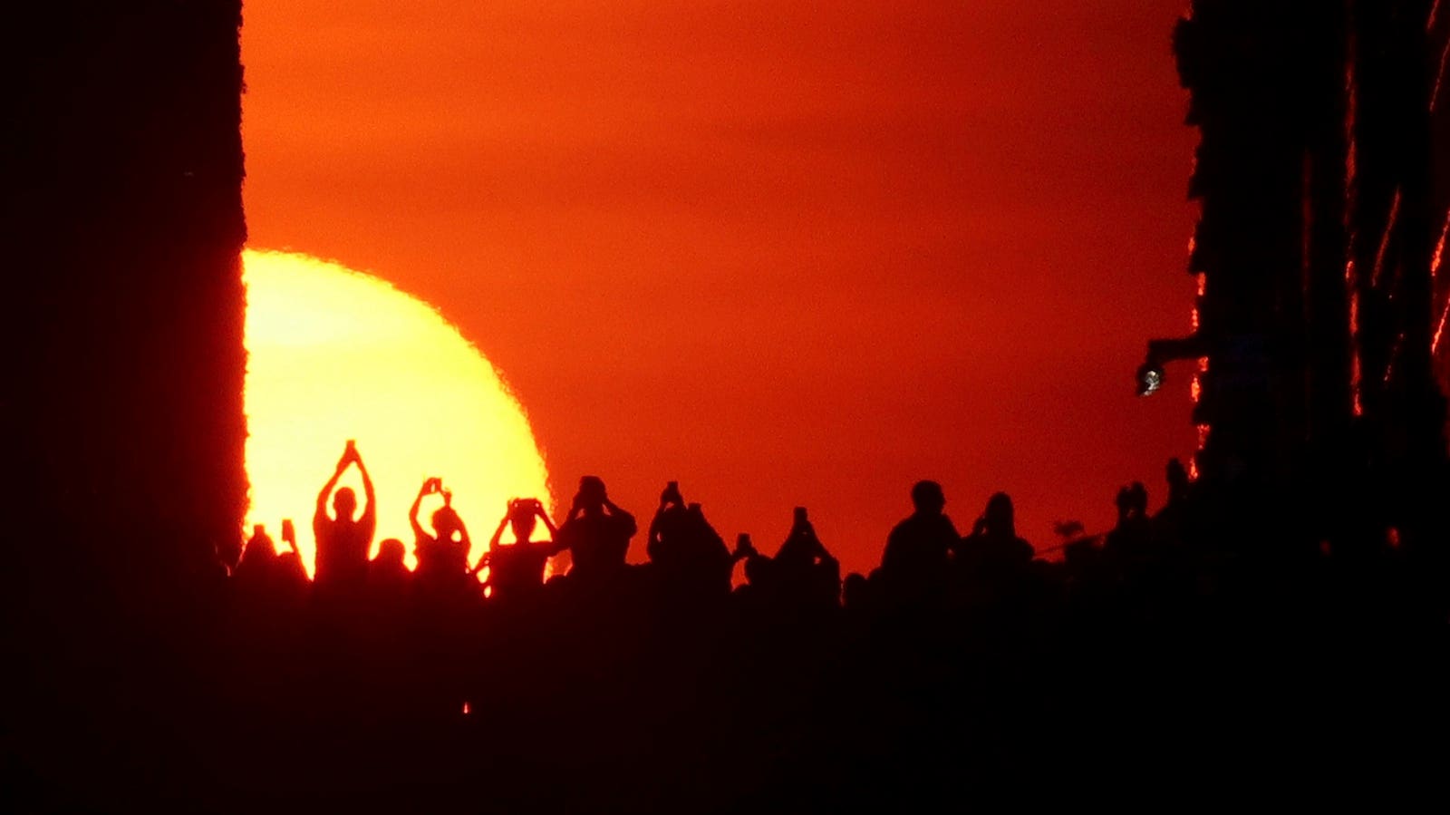 New York City To Get ‘Manhattanhenge’ And ‘Blue Moon’ This Weekend
