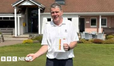 Highland golfer beats huge odds to score two holes in one - BBC