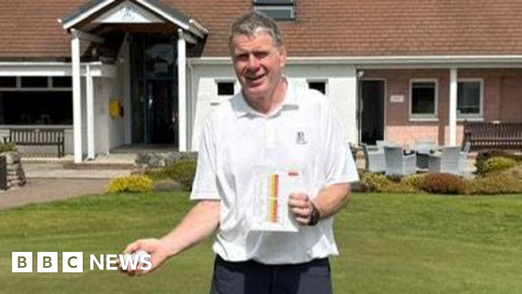 Highland golfer beats huge odds to score two holes in one - BBC