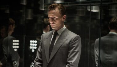 Tom Hiddleston's "captivating" British thriller is the movie you need to see tonight