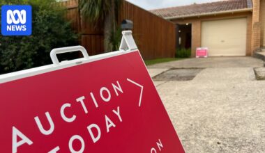 Auction clearance rates at 2022 housing downturn levels, ASX up — as it happened