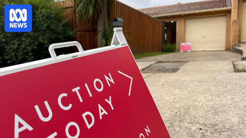 Auction clearance rates at 2022 housing downturn levels, ASX up — as it happened