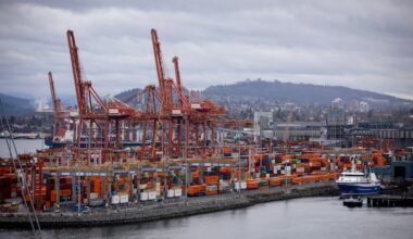 Canada slipped into a technical recession on an annualized basis as economic growth stalled in 1st quarter