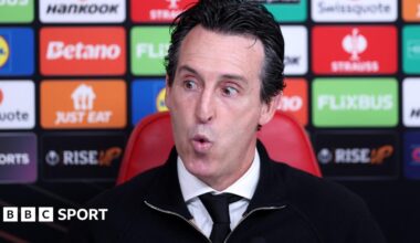 Unai Emery gestures on the touchline