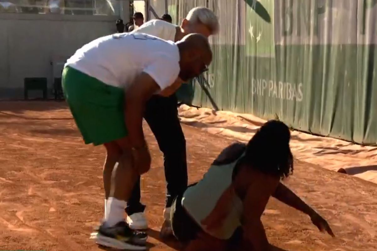 Hailey Baptiste suffers an injury at the French Open