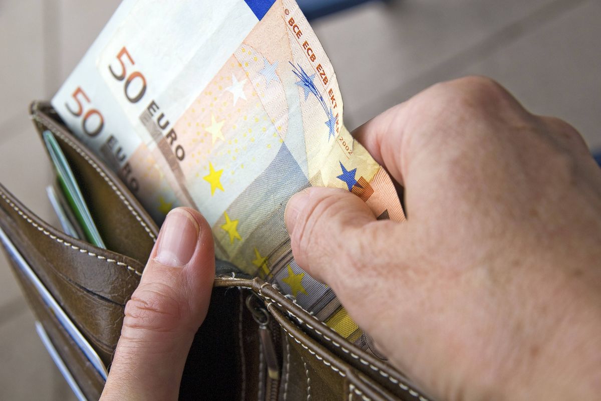 Paying with a 50 euro note