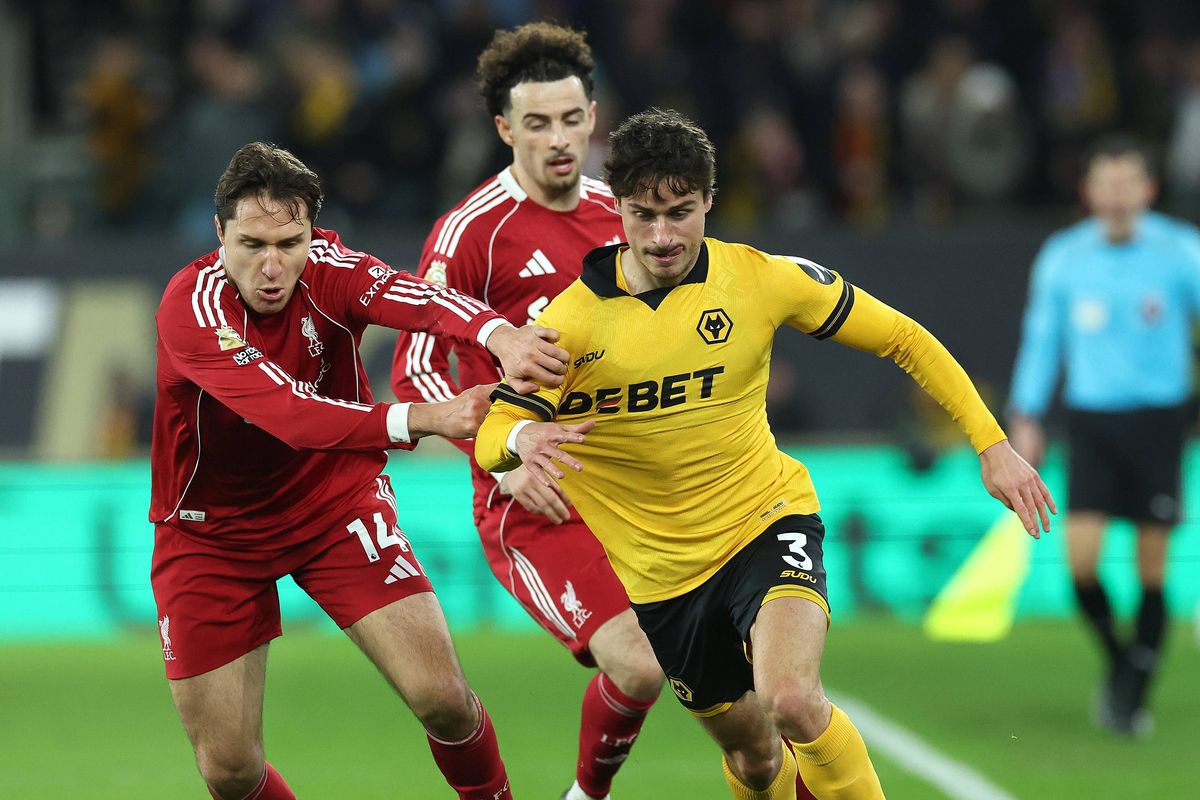 WOLVERHAMPTON, ENGLAND - MARCH 03: Hugo Bueno of Wolverhampton Wanderers gets away from Federico Chiesa (L) and Curtis Jones during the Premier League match between Wolverhampton Wanderers and Liverpool at Molineux on March 03, 2026 in Wolverhampton, England. (Photo by David Rogers/Getty Images)