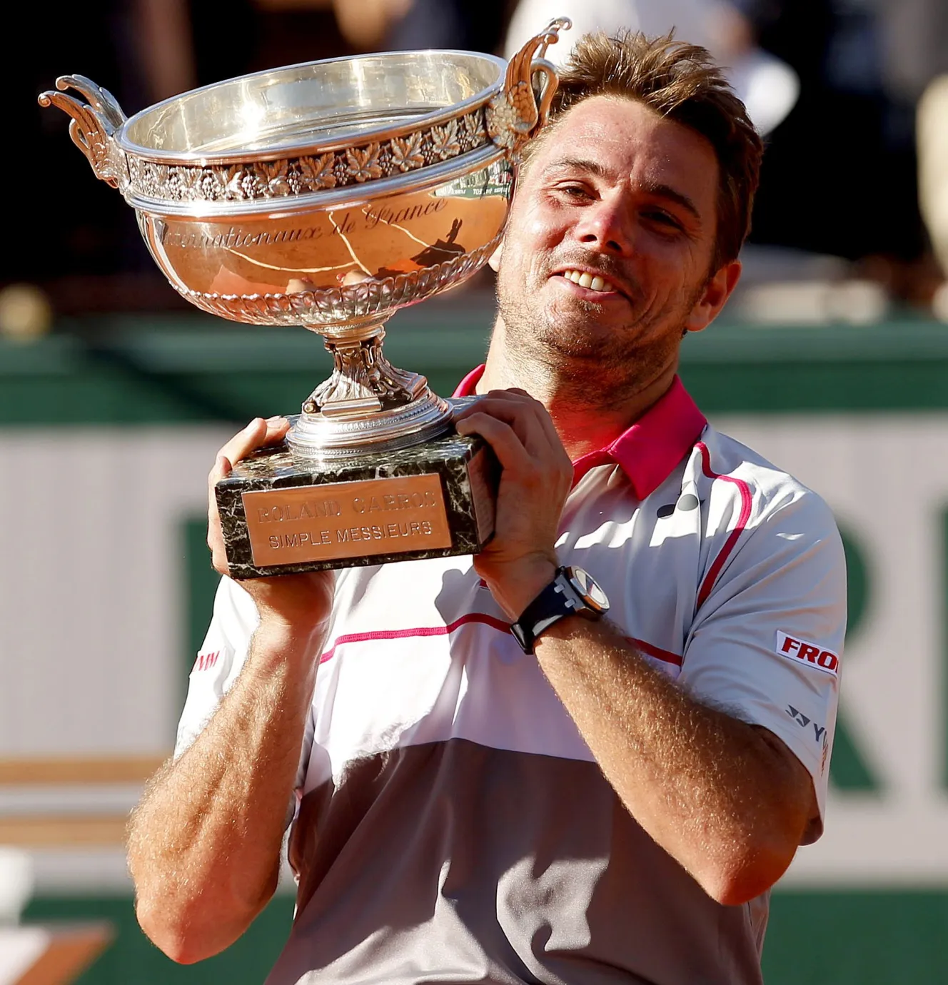 Stan Wawrinka holding the Champions Trophy at the 2015 French Open.