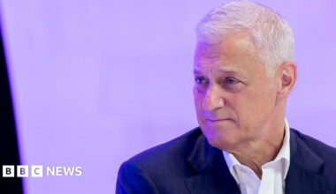Bill Winters, Group Chief Executive of Standard Chartered Bank, speaks at a conference in Hong Kong last November.