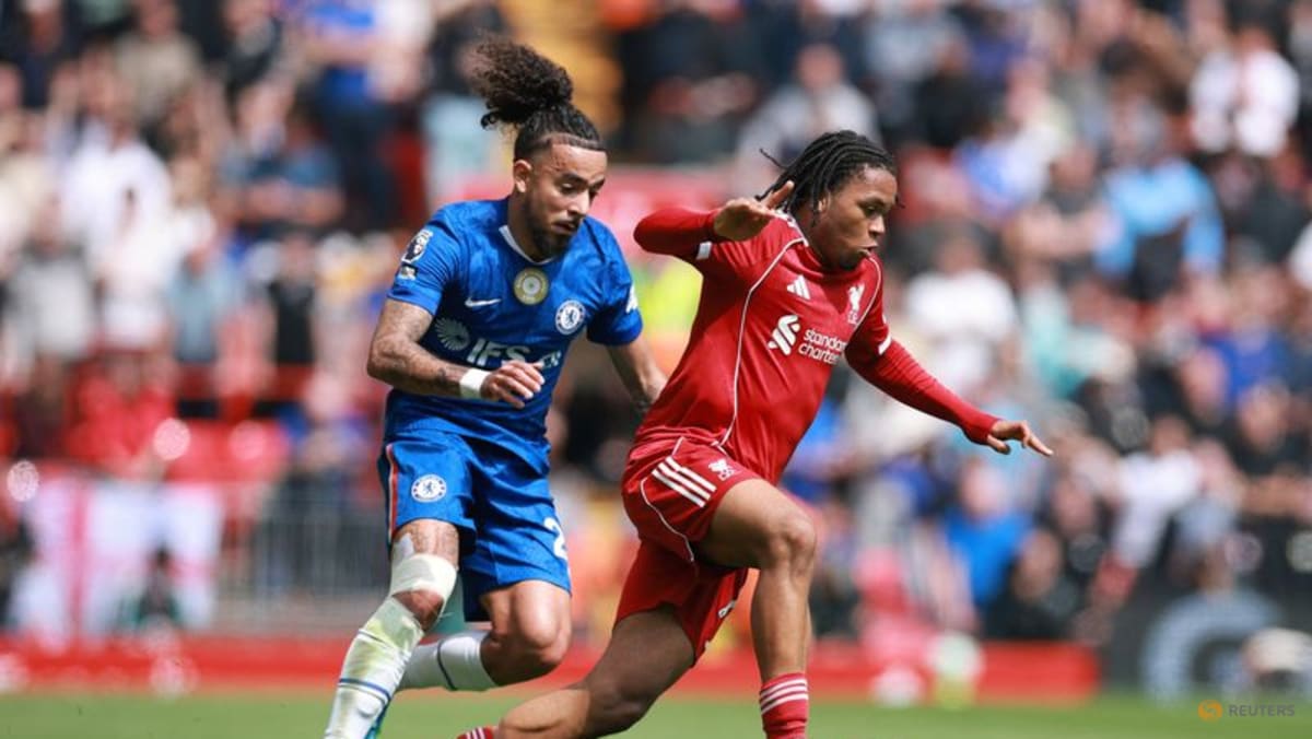 Slot explains Ngumoha substitution after furious fan reaction