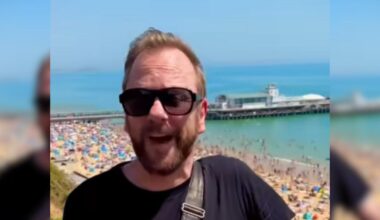 Kiefer Sutherland stunned by busy Bournemouth beach