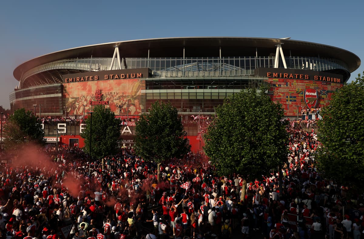 Arsenal superfan Corbyn urges respect at trophy parade as Met warns thugs face arrest - London Evening Standard