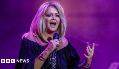 Bonnie Tyler singing into the microphone