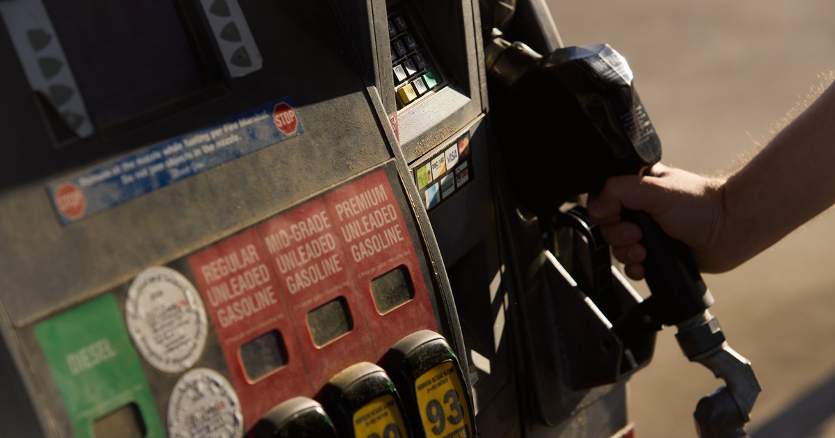 Oil records biggest one-month drop in 6 years