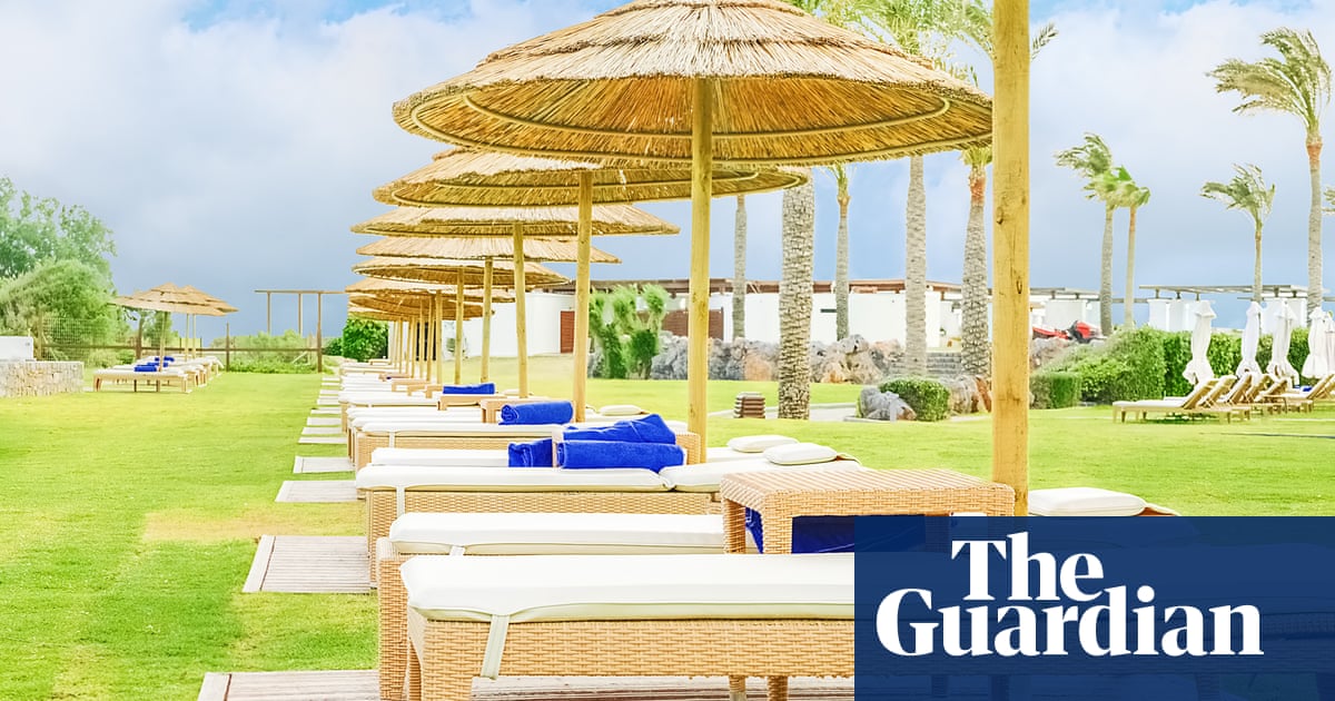 German tourist awarded €1,000 after losing out on sunloungers at Greek hotel | Germany